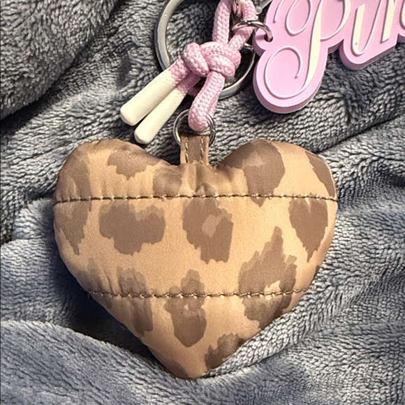 🎉🎉SALE🎉🎉PINK Victoria's Secret PUFFY Heart - Tan/Pink Leopard Print w/PINK tag! - Picture 3 of 6